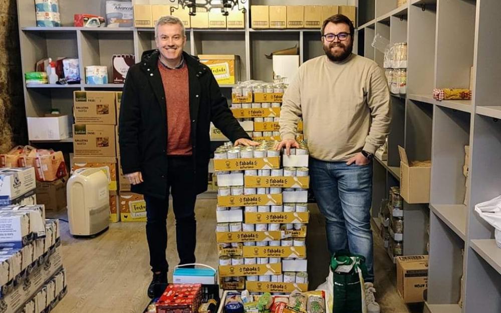 Doazón do CB Cañiza de alimentos ao Banco Solidario Municipal