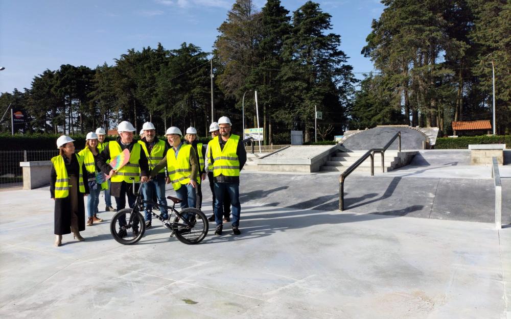 David Regades e Luis Piña visitaron esta mañá as obras de construcción das pistas de skatepark e pumptrack da Cañiza