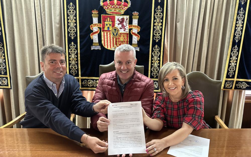 O Concello da Cañiza e Cruz Roja asinan un convenio de colaboración no marco do Plan de Emprego da Organización  A sinatura desta colaboración tivo lugar este 18 de xuño, no Salón de Plenos da Casa Consistorial, nun acto no que o Alcalde Luis Piña e Carlos Pérez Lago e Concepción Ayude Salgueiro, Presidente e Orientadora Laboral da Asamblea Comarcal do Condado -Cruz Vermella, rubricaron o texto deste Convenio que permitirá establecer e desenvolver  accións de sensibilización sobre igualdade, non discriminac