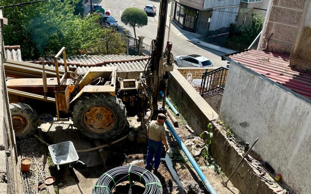O Alcalde Luis Piña anunciou esta mañá que están a piques de rematar as obras de instalación de xeotermia na Casa Consistorial.
