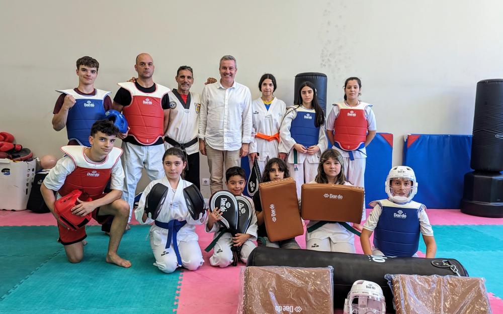 Renovamos todo o material deportivo da Escola Municipal de Taekwondo e Full Contact