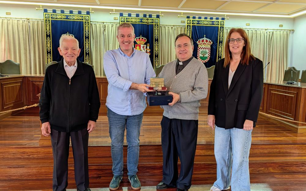 O Alcalde agradece a labor pastoral de Don Miguel Ángel Castro Quinteiro nos seus 19 anos de servizo ao municipio