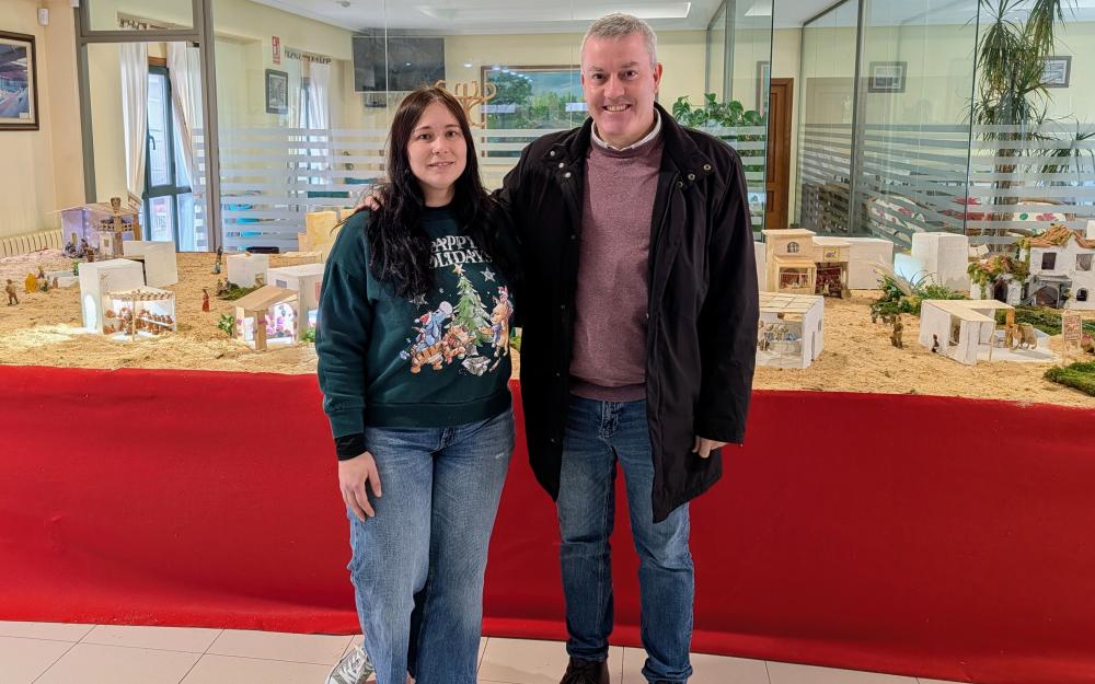 O Alcalde Luis Piña e Marta Mariño presentaron esta fin de semana o Belén de Nadal da Cañiza
