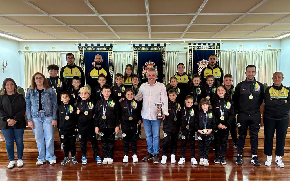 Recepción oficial do Alcalde Luis Piña ao equipo benxamín do CF CAÑIZA, campións da Copa Delegación Vigo