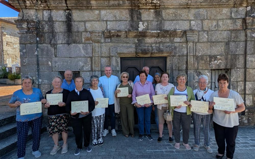 O Alcalde Luis Piña asistiu este luns en Valeixe á entrega de diplomas e clausura do taller de estimulación cognitiva para maiores.