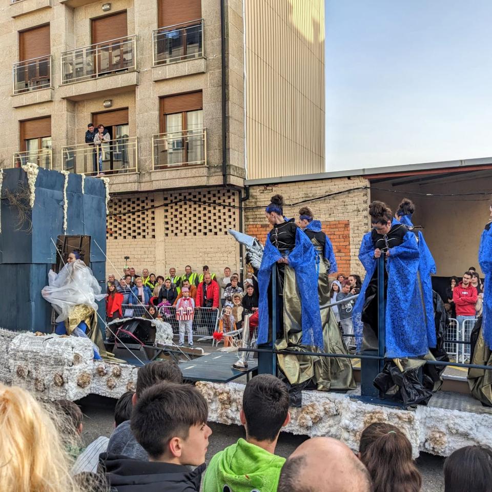 A Cañiza volve a celebrar o seu entroido co «Concurso de Comparsas» que congregou este domingo a centos de veciñ@s e case 200 participantes na rúas do Centro.